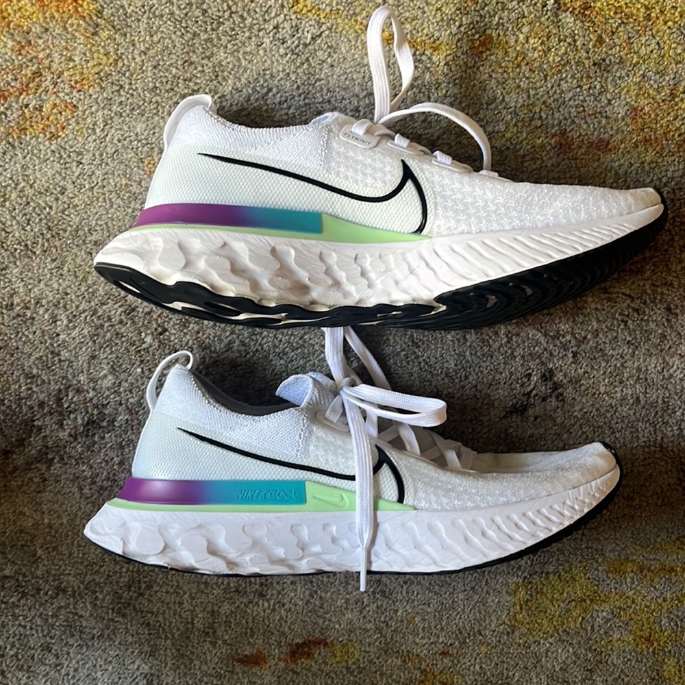 Nike React Flyknit Size 8.5 White with green purple and blue